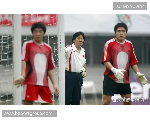 泰山队第72分钟进攻失误谢文能传中直接飞出底线引发球迷失望 泰山队第72分钟进攻失误谢文能传中直接飞出底线引发球迷失望