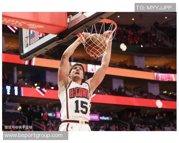 谢泼德防守失误引发申京愤怒拍地板场面尴尬令人心痛 谢泼德防守失误引发申京愤怒拍地板场面尴尬令人心痛