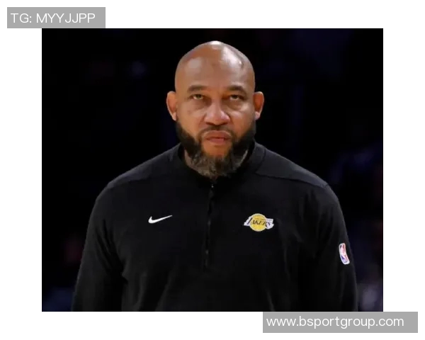 文森特强调里夫斯的重要性期待他在进攻端继续发挥个人风格 文森特强调里夫斯的重要性期待他在进攻端继续发挥个人风格