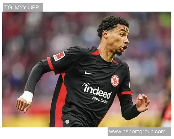 埃基蒂克为适应英超强度增加健身房锻炼时间显著提升体能 埃基蒂克为适应英超强度增加健身房锻炼时间显著提升体能